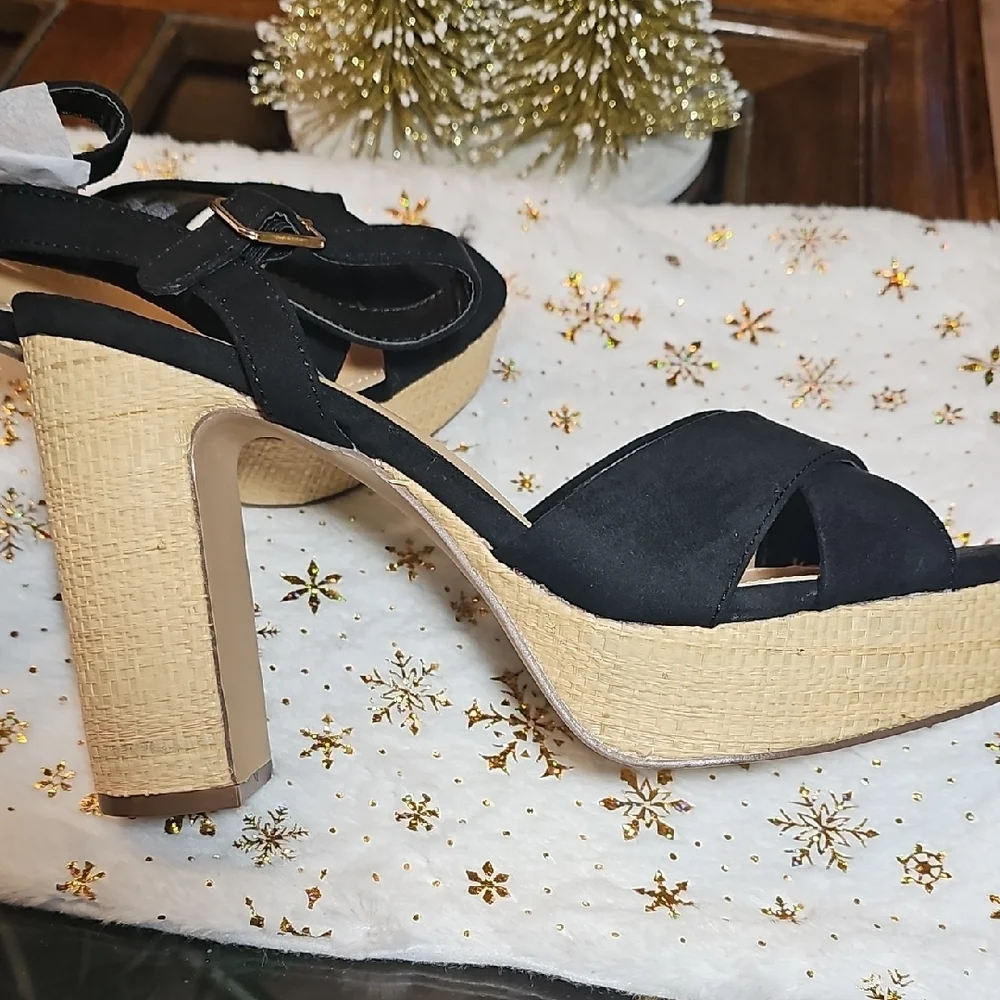 Shoe Dazzle Black and Tan Platform Sandals